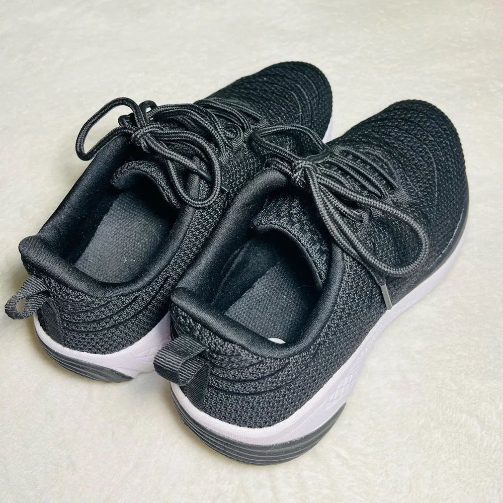 Propet  Black Athletic Women’s Shoes‎ Sz 8